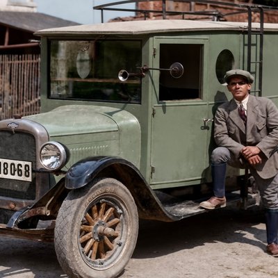 Lieferwagen 1926 mit Pedi Streit und Peter Willems