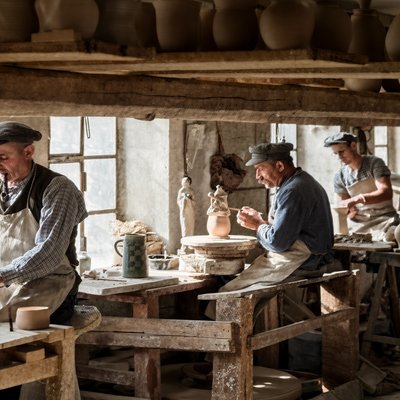Töpfer bei der Arbeit